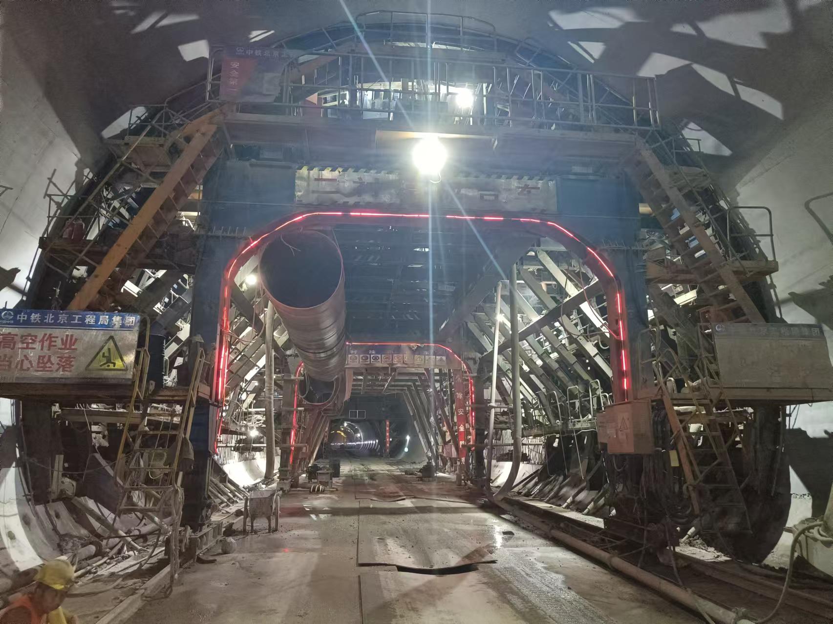 2月12日襄阳中铁2台隧道12.1米双线自动浇筑台车废旧物资处置招标公告