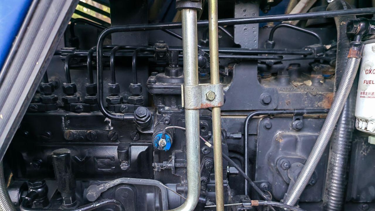 滨州地区处理六缸雷沃1204拖拉机带农具