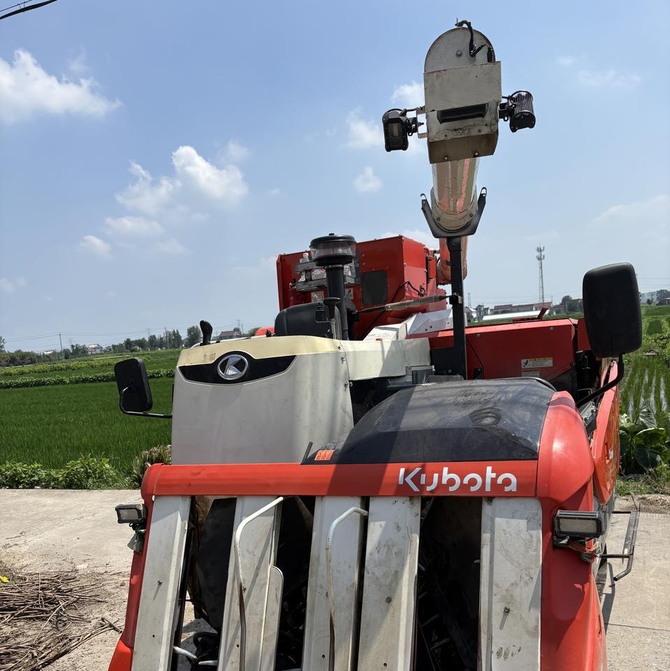 南通地区处理久保田888收割机