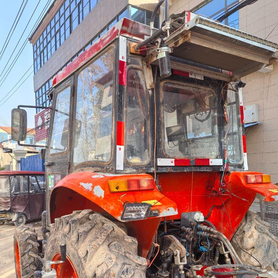 新乡地区处理向阳红704拖拉机