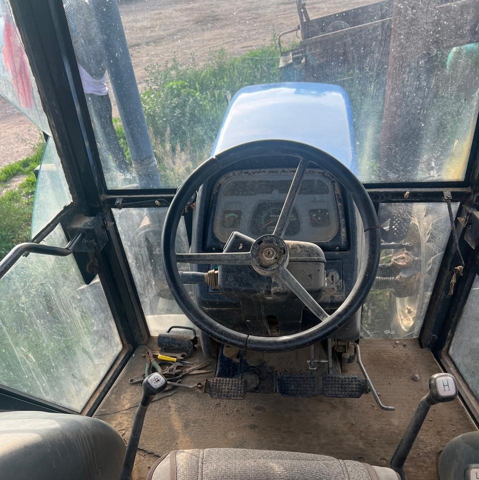 运城地区处理纽荷兰1004拖拉机