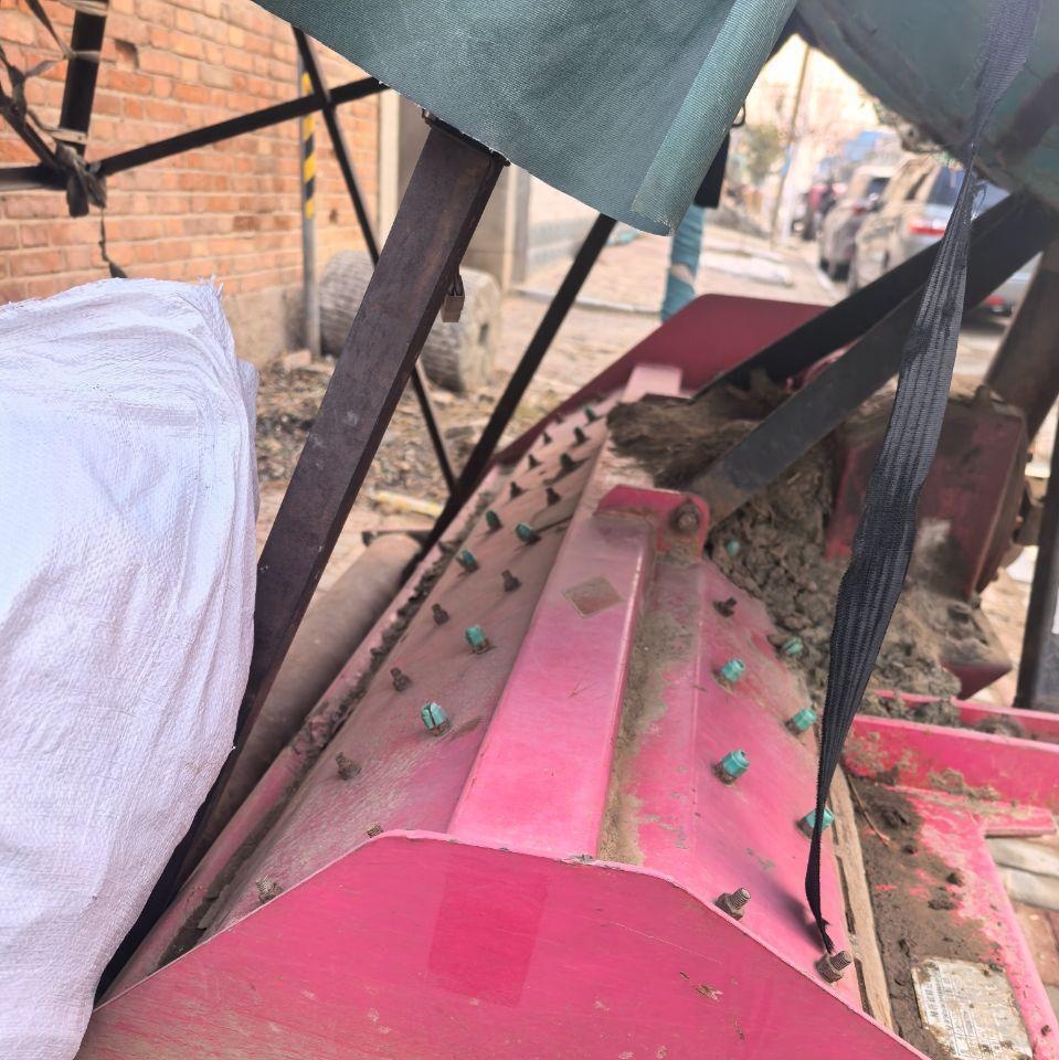 石家庄地区处理11年东方红950拖拉机