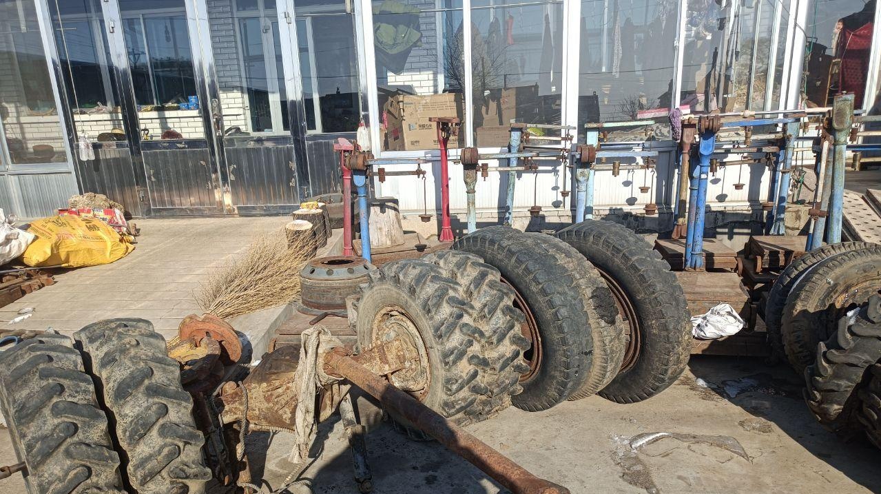 鞍山地区处理单缸发动机 轮胎 车轴 秤 车斗液压缸