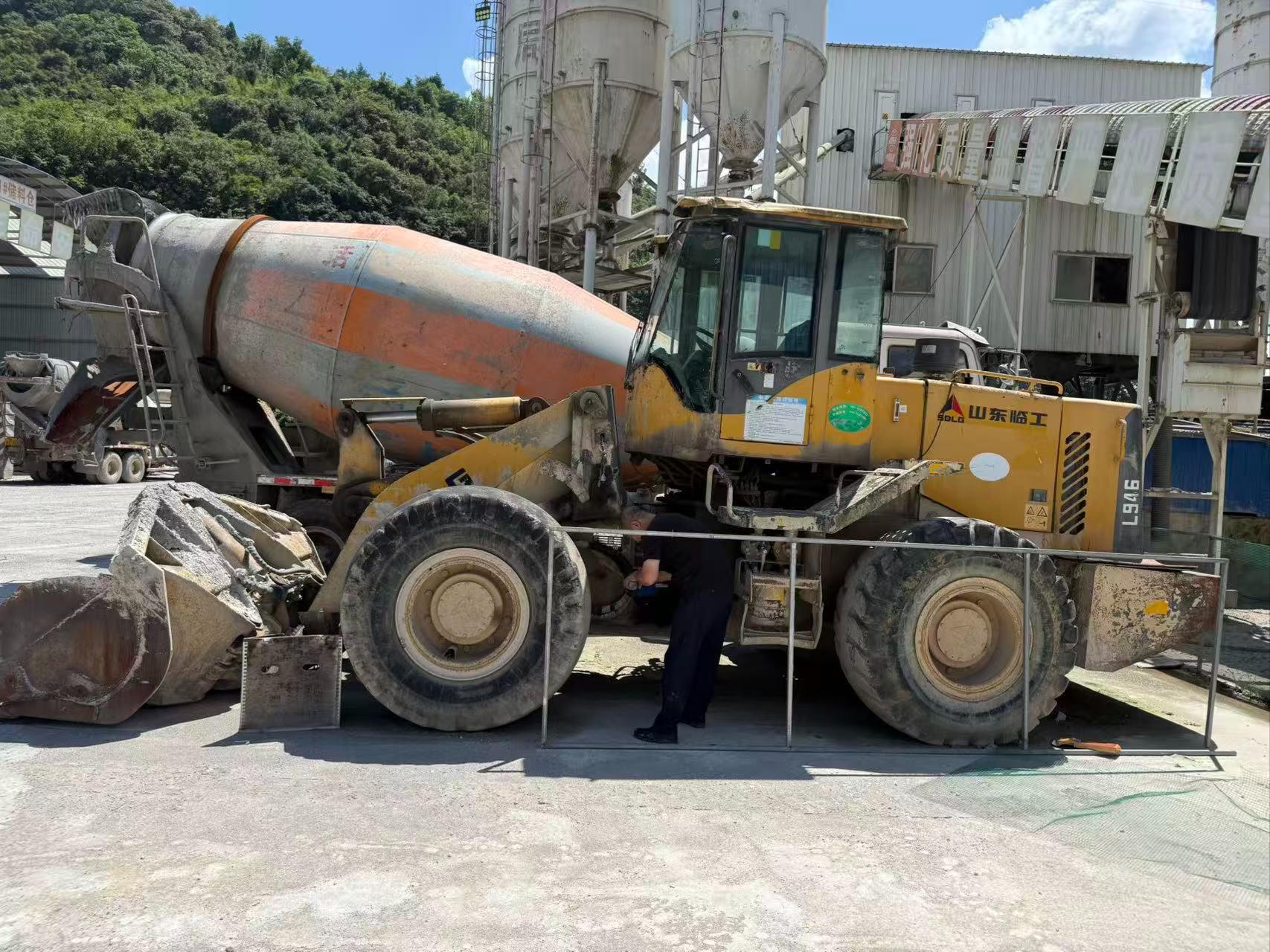 1月6日黔南装载机一批（2台）招标公告