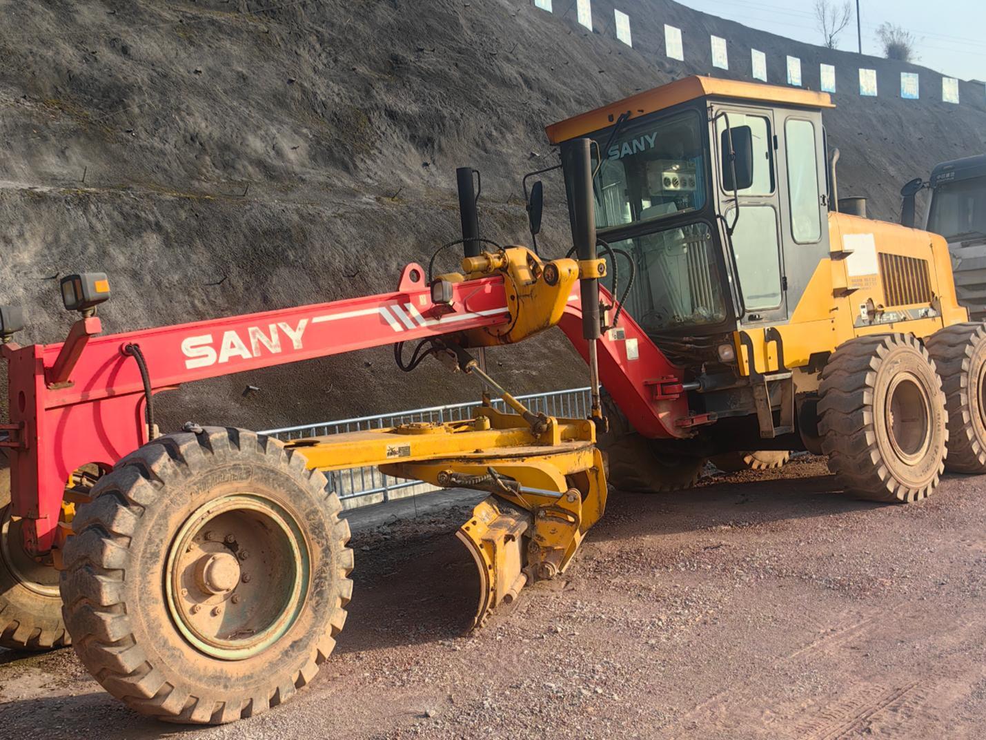 12月31日巴中三一平地机一台招标公告