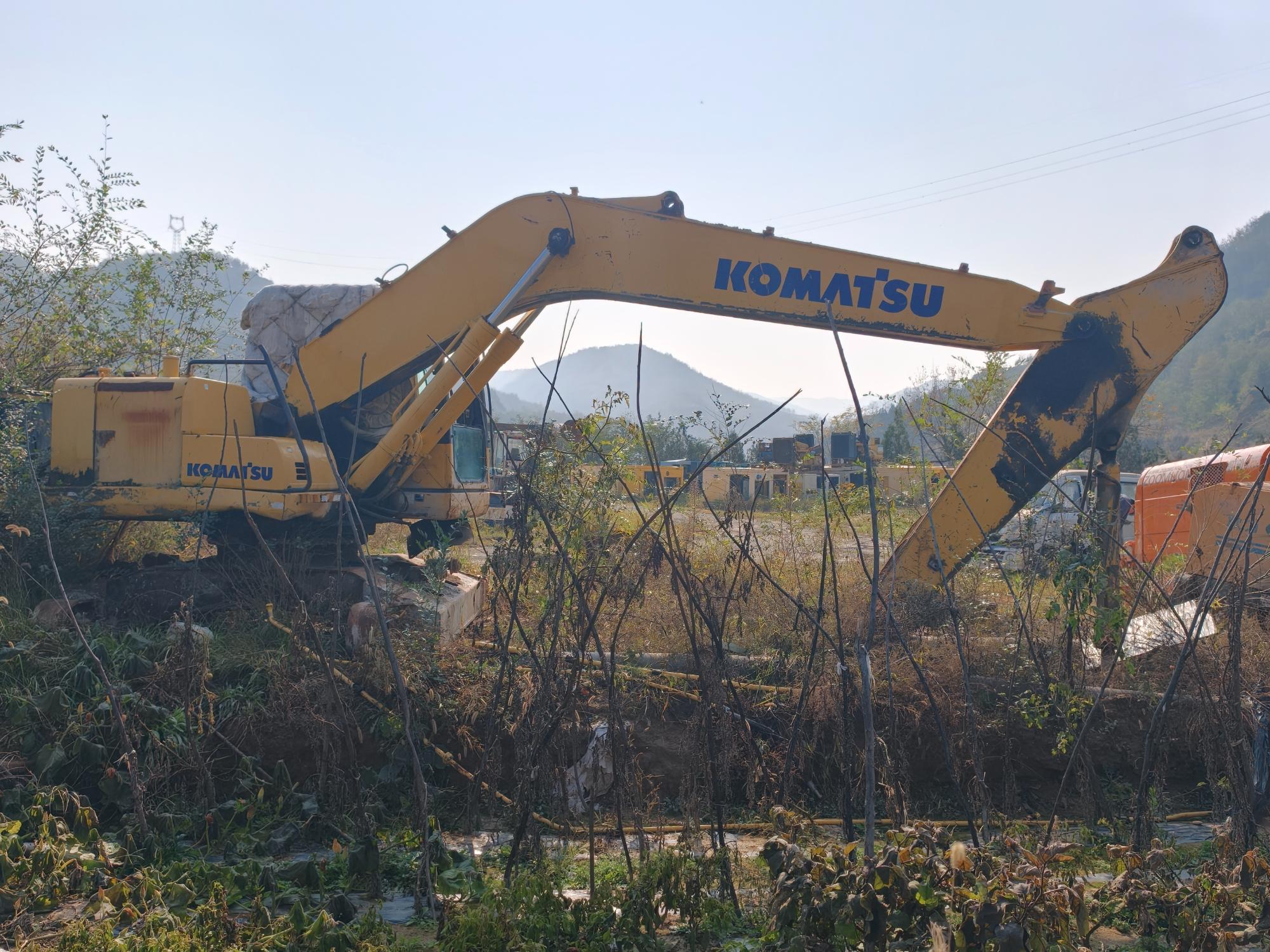 1月7日延安小松220履带式挖掘机一台招标公告