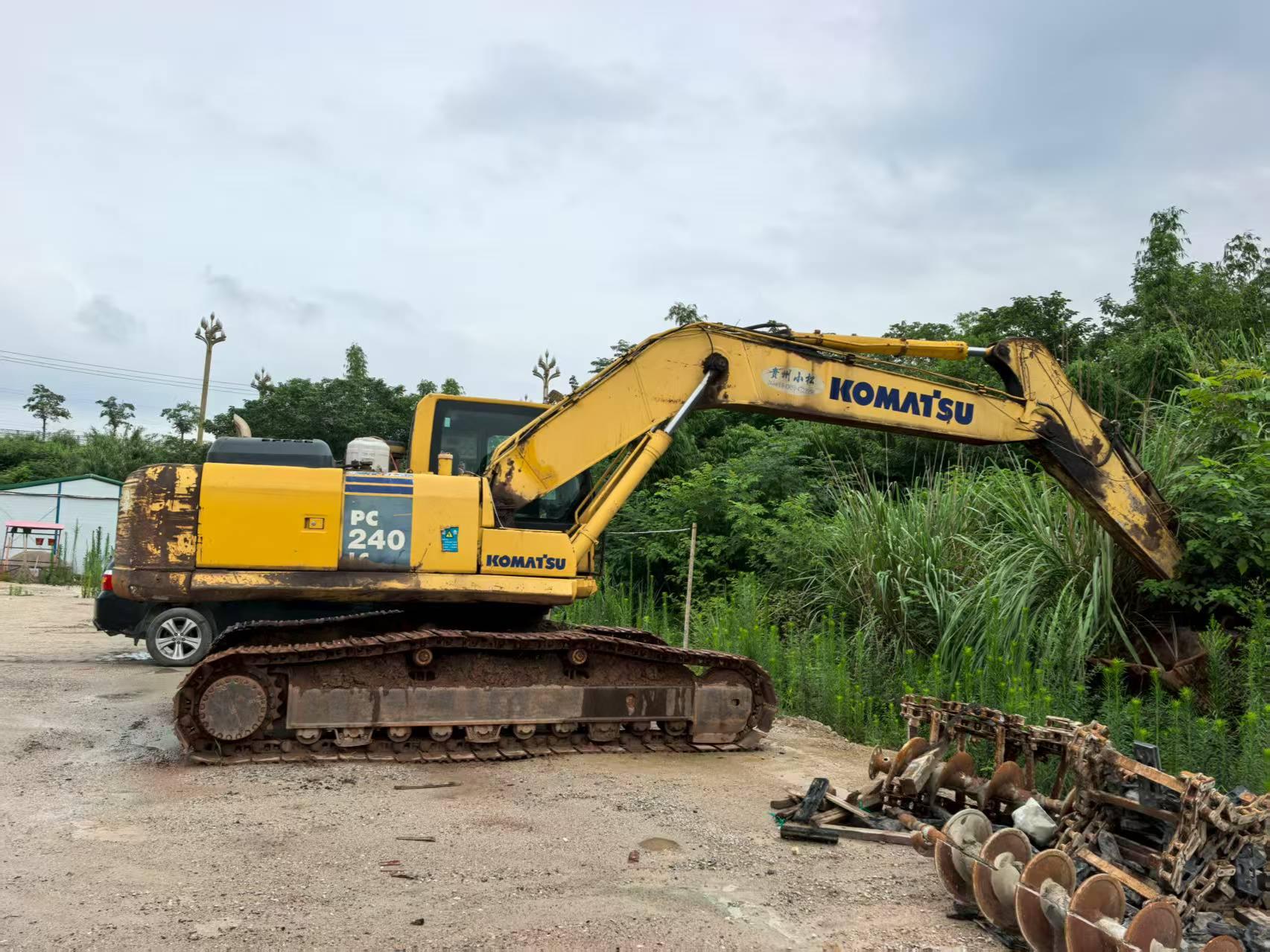 1月7日成都小松240履带式挖掘机一台招标公告