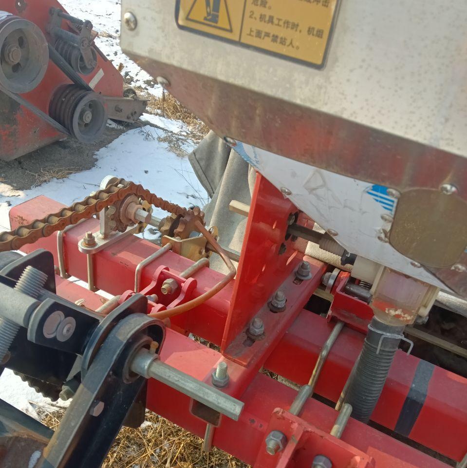 双鸭山地区处理八行大豆播种机