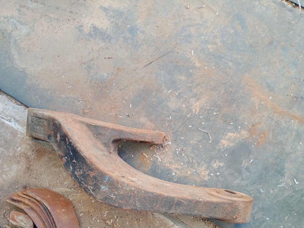 潍坊地区处理东风1404拖拉机升降臂