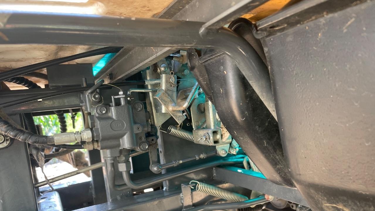 双鸭山地区处理出售22年久保田四驱插秧机