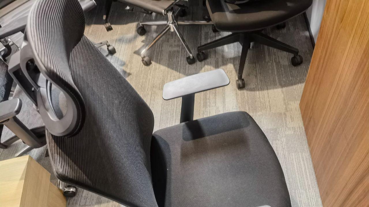 上海地区处理办公桌、办公椅等