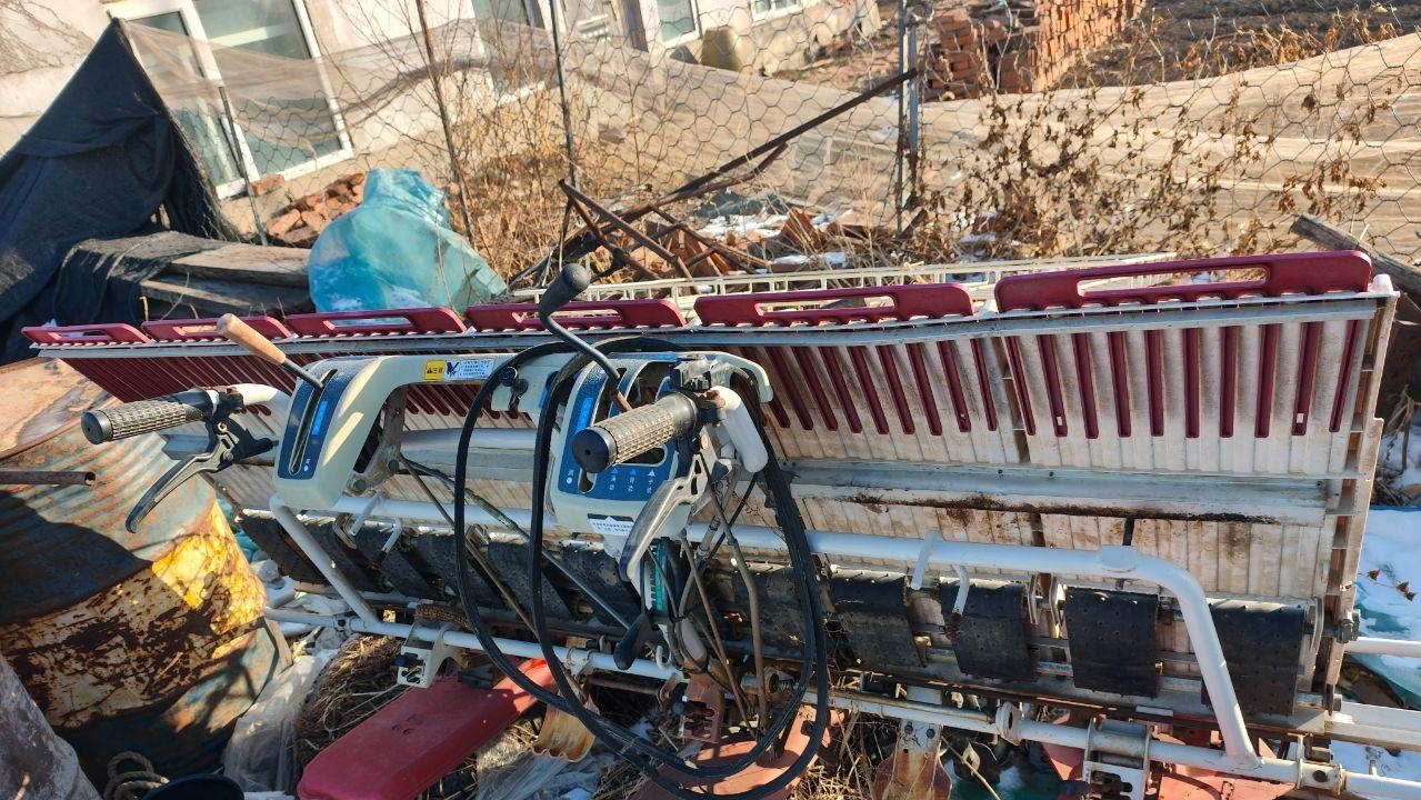 佳木斯地区处理22年养马六行插秧机