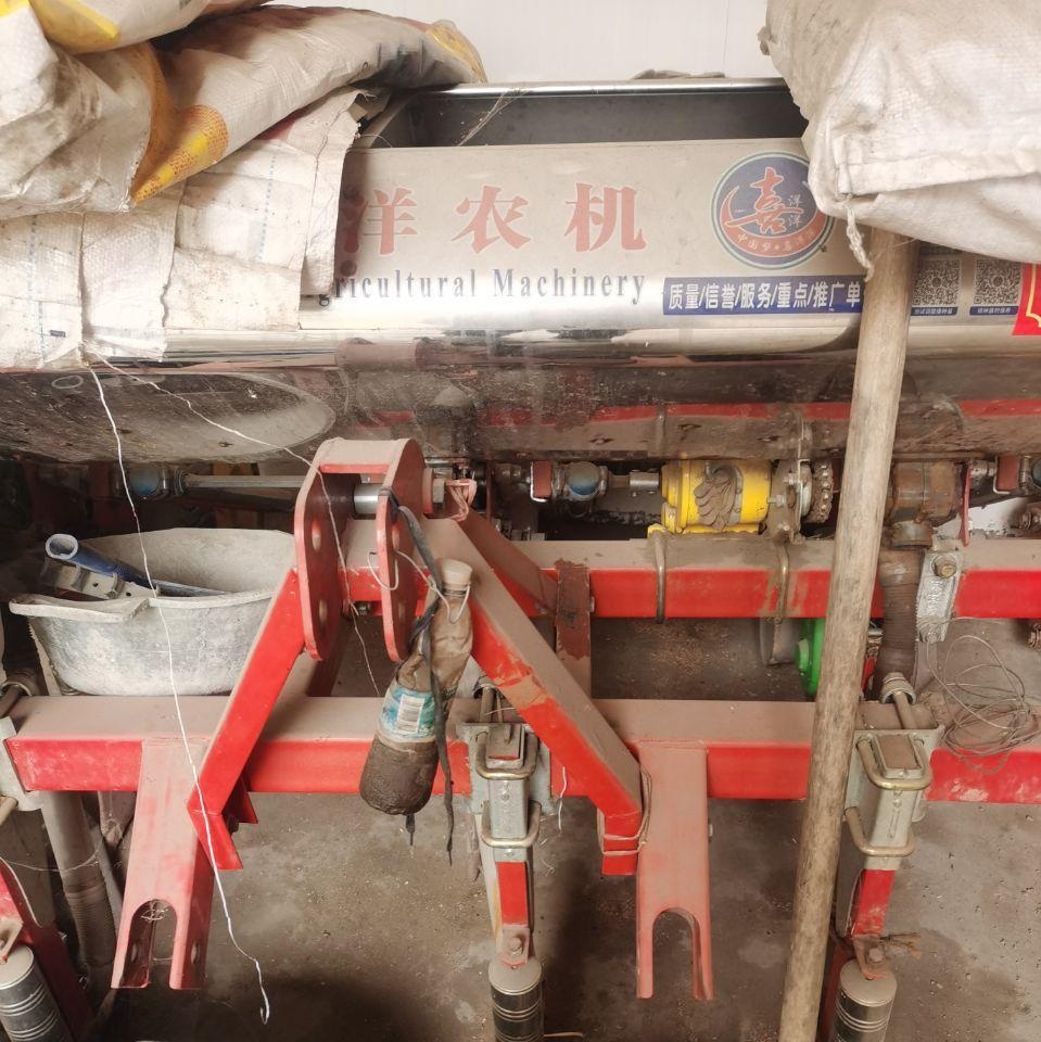 焦作市地区处理东方红拖拉机带播种机