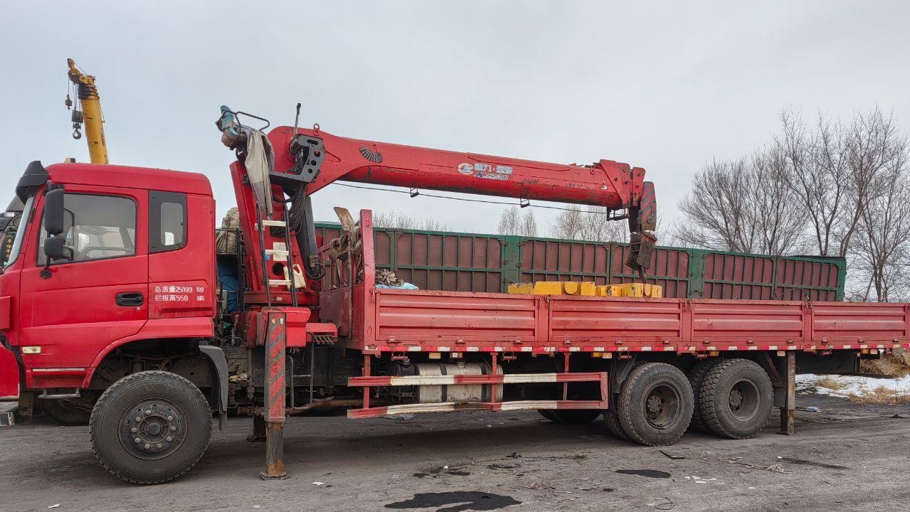 鸡西地区处理12吨随车吊