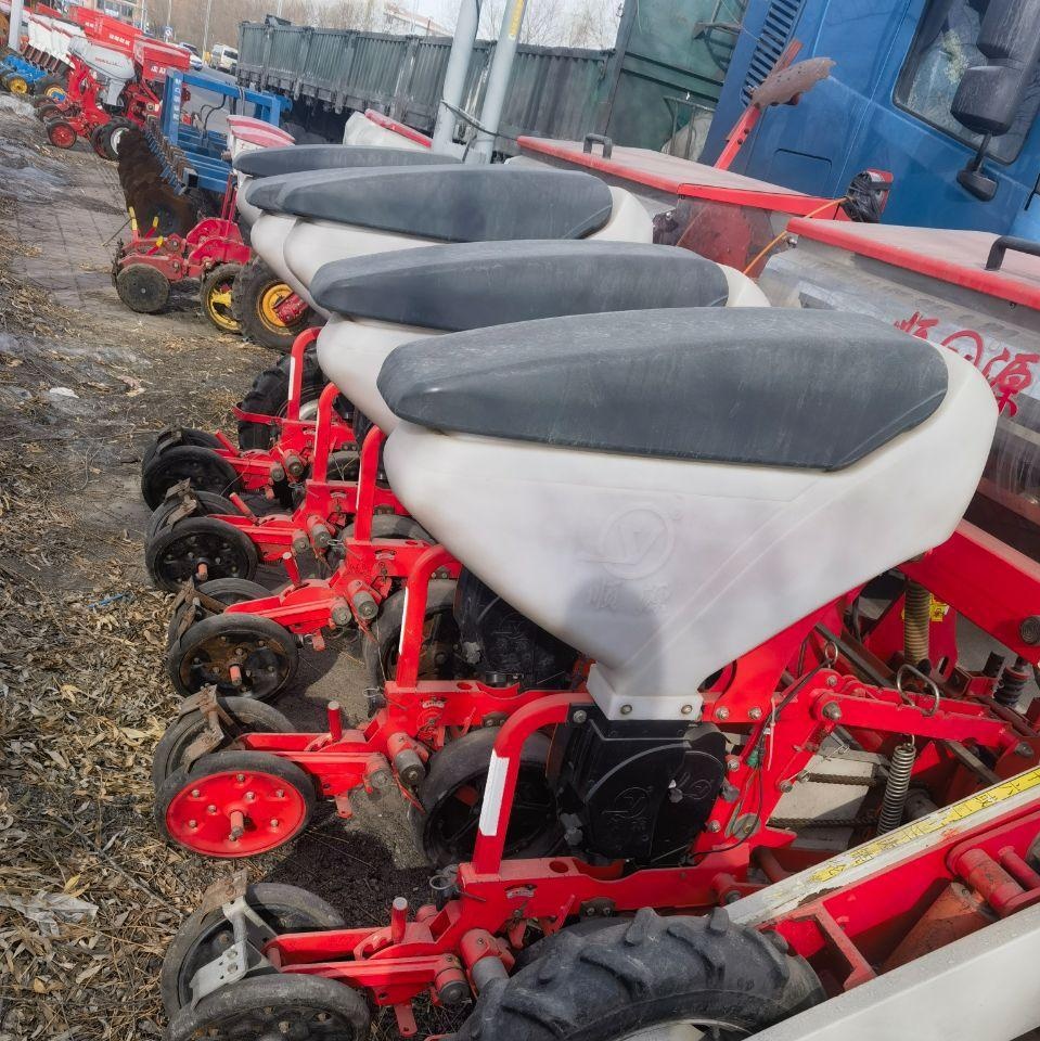 双鸭山地区处理华垦玉米六行 黄豆 九 行 