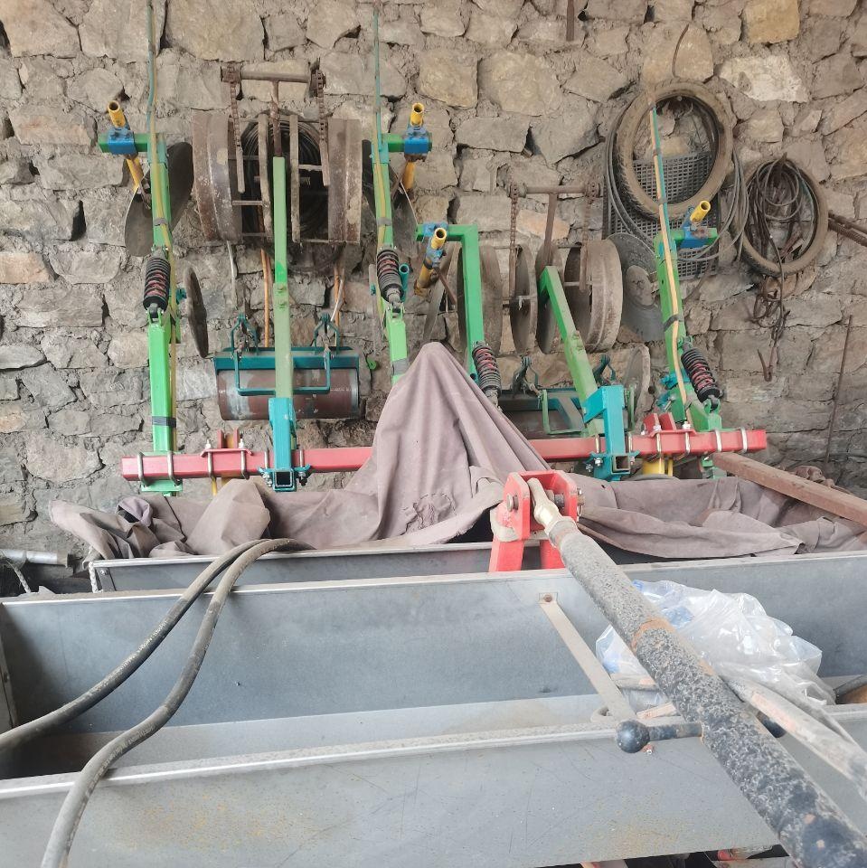 唐山市地区处理东方红拖拉机及播种机