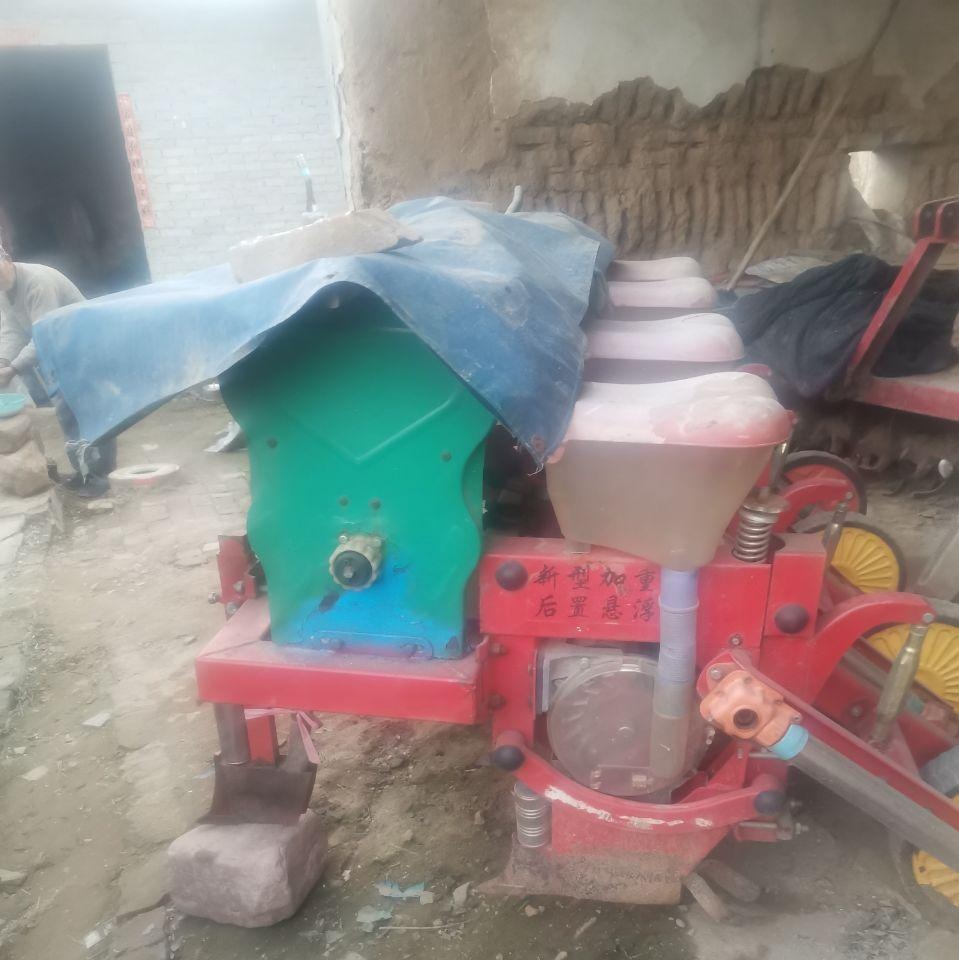 洛阳市地区处理三划液压翻转犁、玉米精播楼