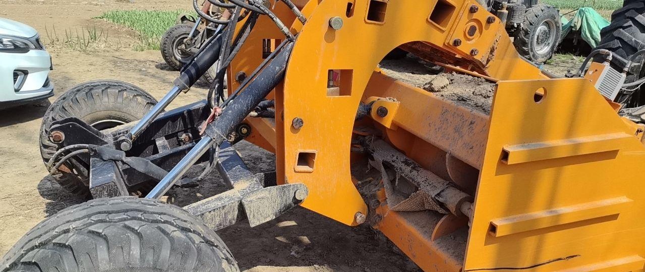 保定地区处理天宝大弯梁平地机2.5伸4米