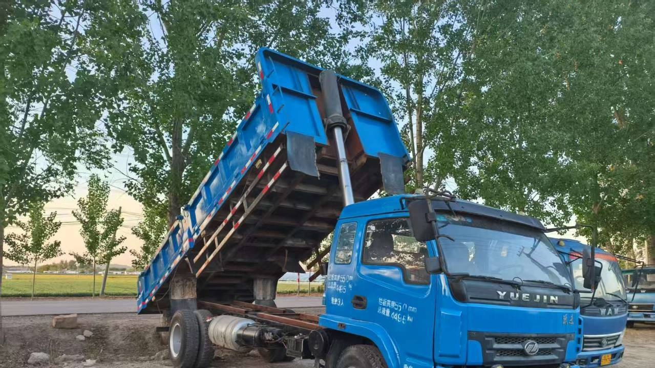 沈阳地区处理15年跃进小黄牌 精品自卸车