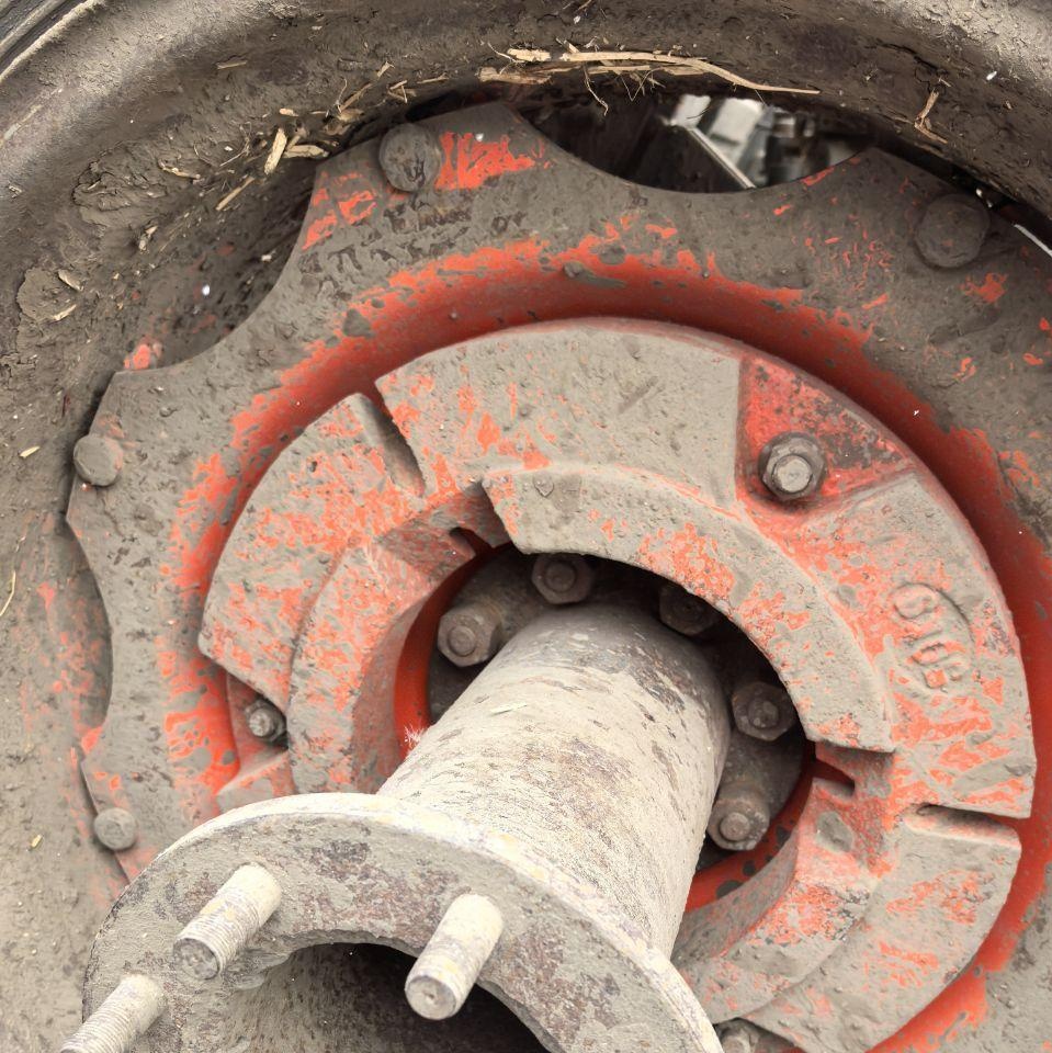 双鸭山地区处理水刮板.刨地机.久保田954后配重.