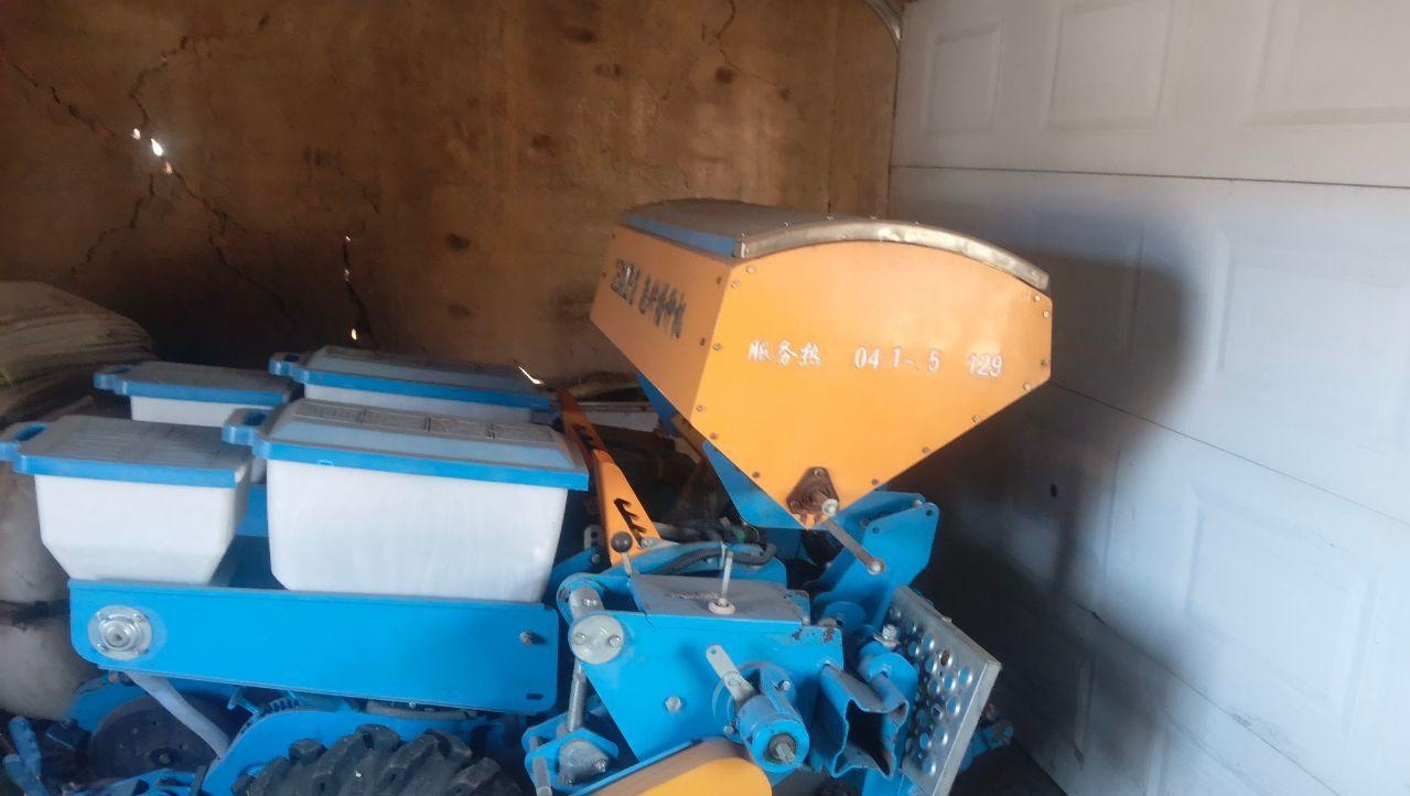 鸡西地区处理出售宁波554 带播种机 旋耕机