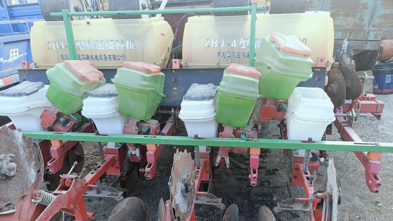 双鸭山地区处理四行播种机