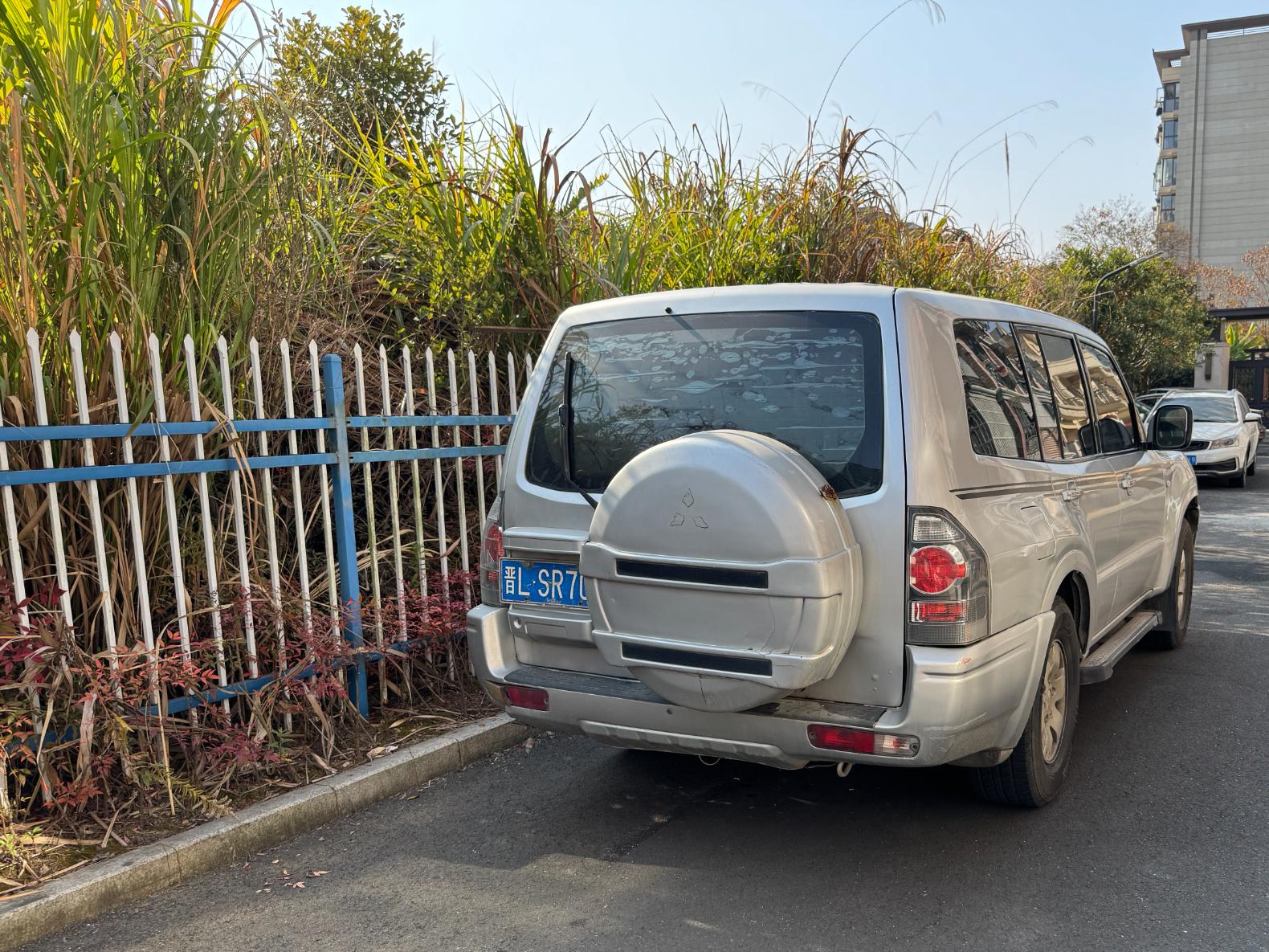 3月23日黄山市一辆三菱帕杰罗处置（以现场实物为准）招标公告