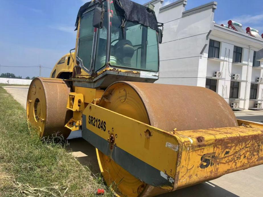 3月26日马鞍山自行式振动压路机一台招标公告