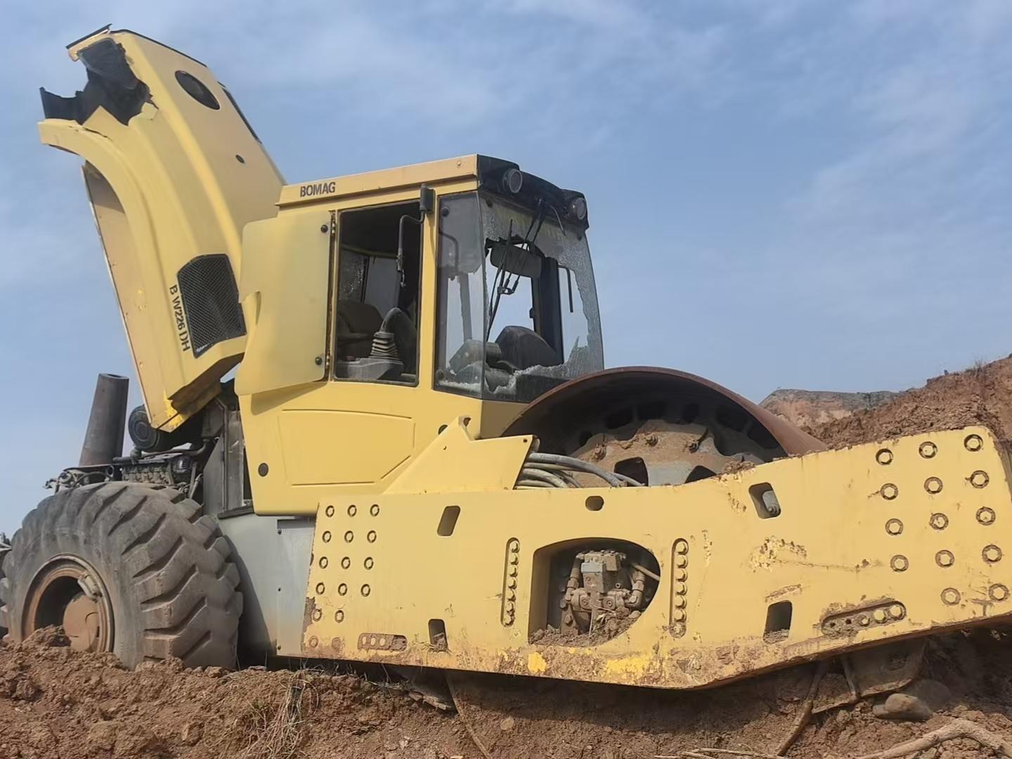 3月25日临夏德国宝马格压路机一台招标公告