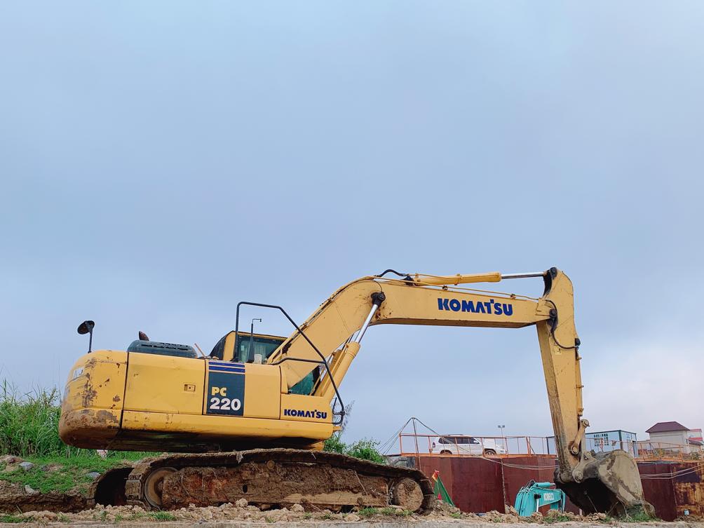 4月10日德宏瑞丽平地机、挖掘机一批招标公告