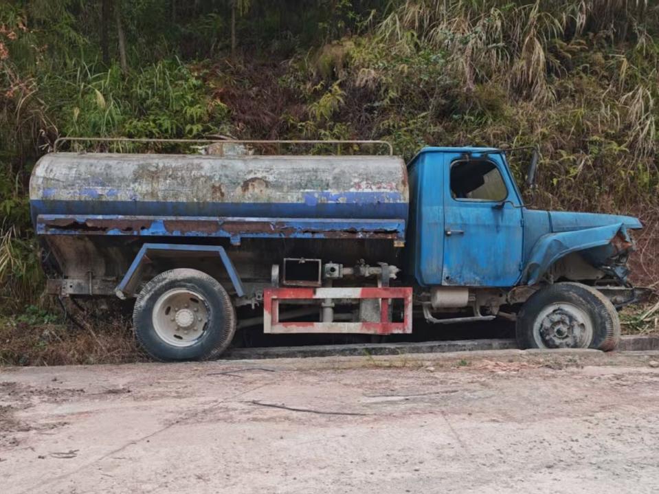 4月2日昭通洒水车、吸污车、地磅、八字机等废旧设备一批招标公告