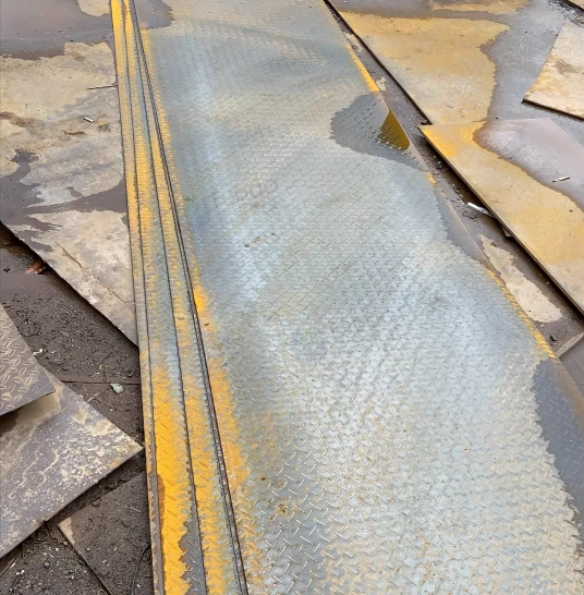 扬州市地区处理花纹板铺路板3T-4T