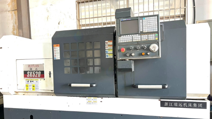 盐城市地区工厂处理云南机床厂CY-K6150Bx1000数控车床1台、SK520数控车床1台