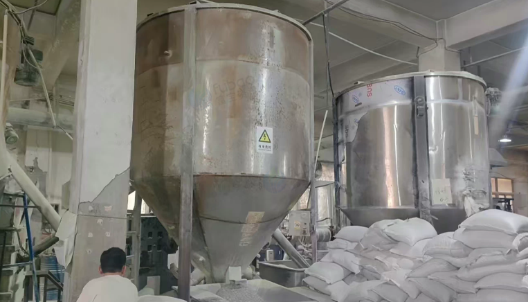 常州市地区工厂处理三吨拌料桶+两台两吨拌料桶