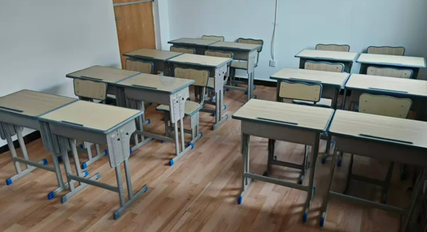 东营市地区处理小学生课桌椅全套