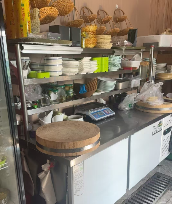 长春市地区店不干了处理冷冻的和冷藏柜、调料台、消毒柜、操作台等设备