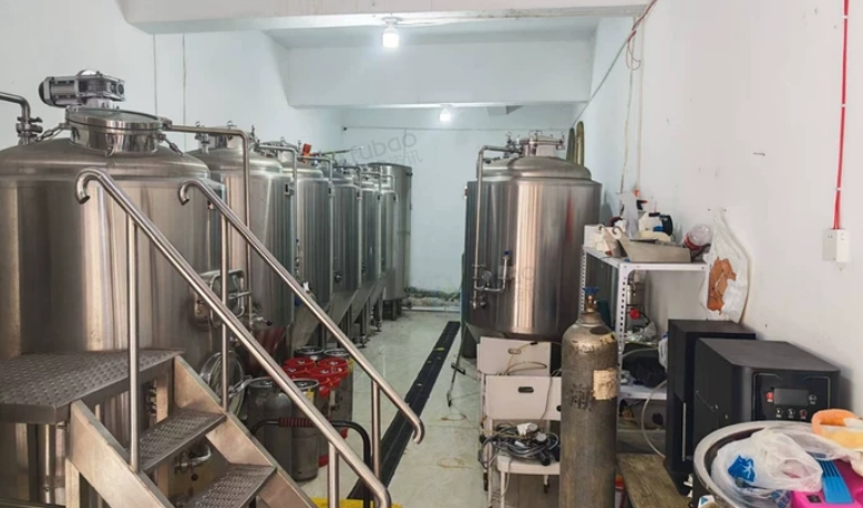 遵义市地区处理酿酒设备、两锅三器、九个发酵罐等