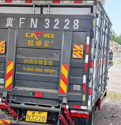 邢台市地区处理4.2米危险品包厢车带尾板