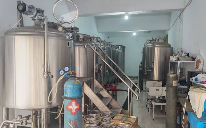 遵义市地区处理酿酒设备、两锅三器、九个发酵罐等