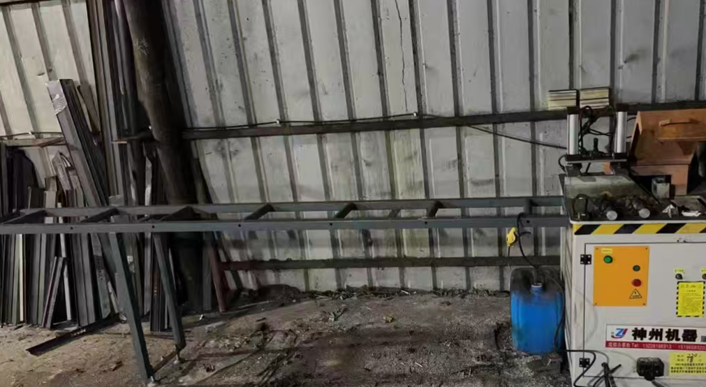 巴中市地区工厂处理单头锯，锁盒机，端铣机，护角机等门窗机械